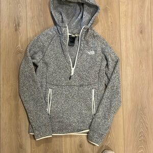 The North Face Women’s Medium Half Zip Sweatshirt